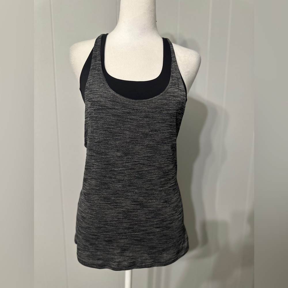 🛍️lululemon tank top with twisted back size 4 excellent